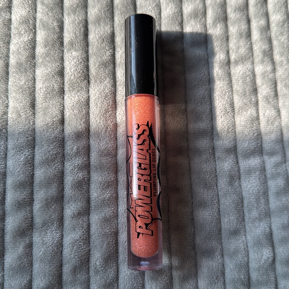 NEW MAC Cosmetics Powerglass Plumping Lip Gloss - Tickled by Bubbles